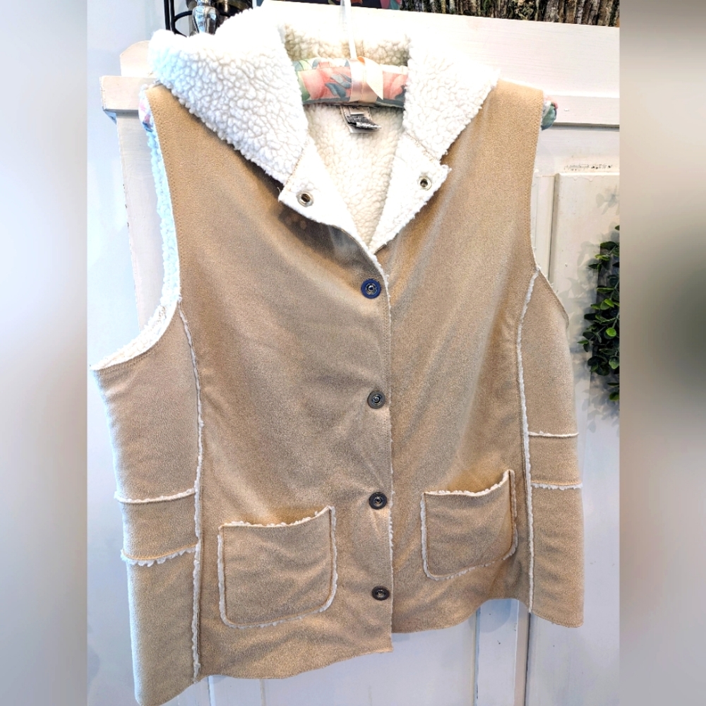 Jones New York Country Petite large faux suede Sherpa vest with hood